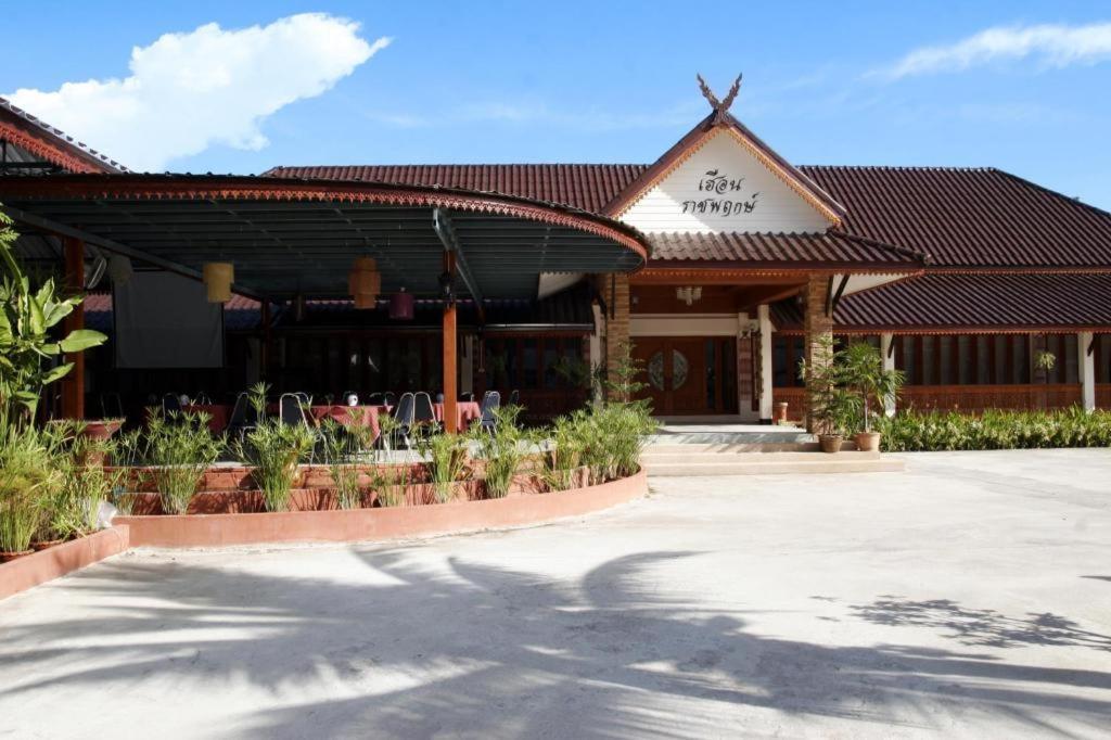 Ratchaphruek 2007 Hotel Chom Thong Exteriör bild